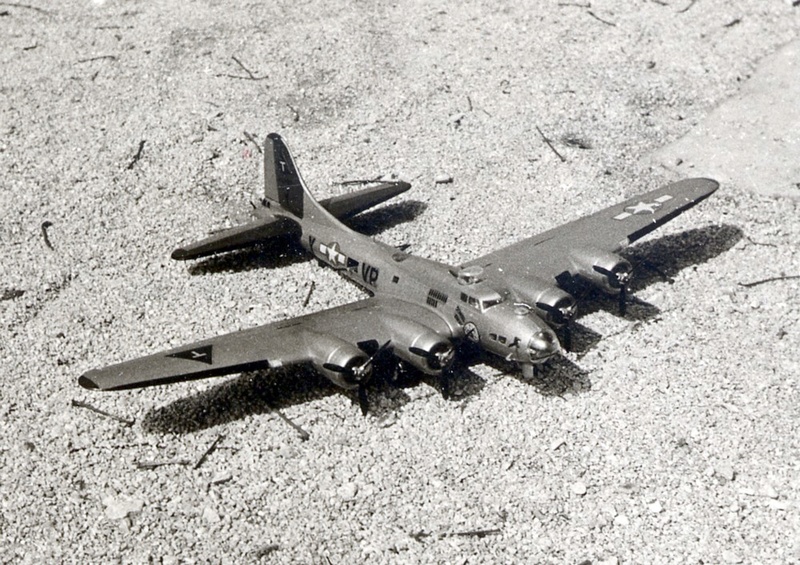 [Lindberg] (1/64) Boeing B-17G Flying Fortress (Ref : 525) (1958) Boeing33