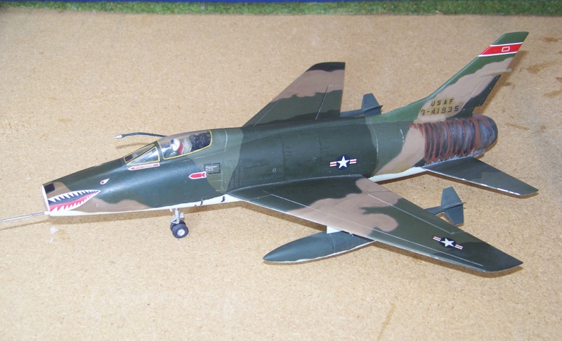 [LINDBERG] NORTH AMERICAN F-100 SUPER SABRE 1/48ème Réf 528-98 North_83