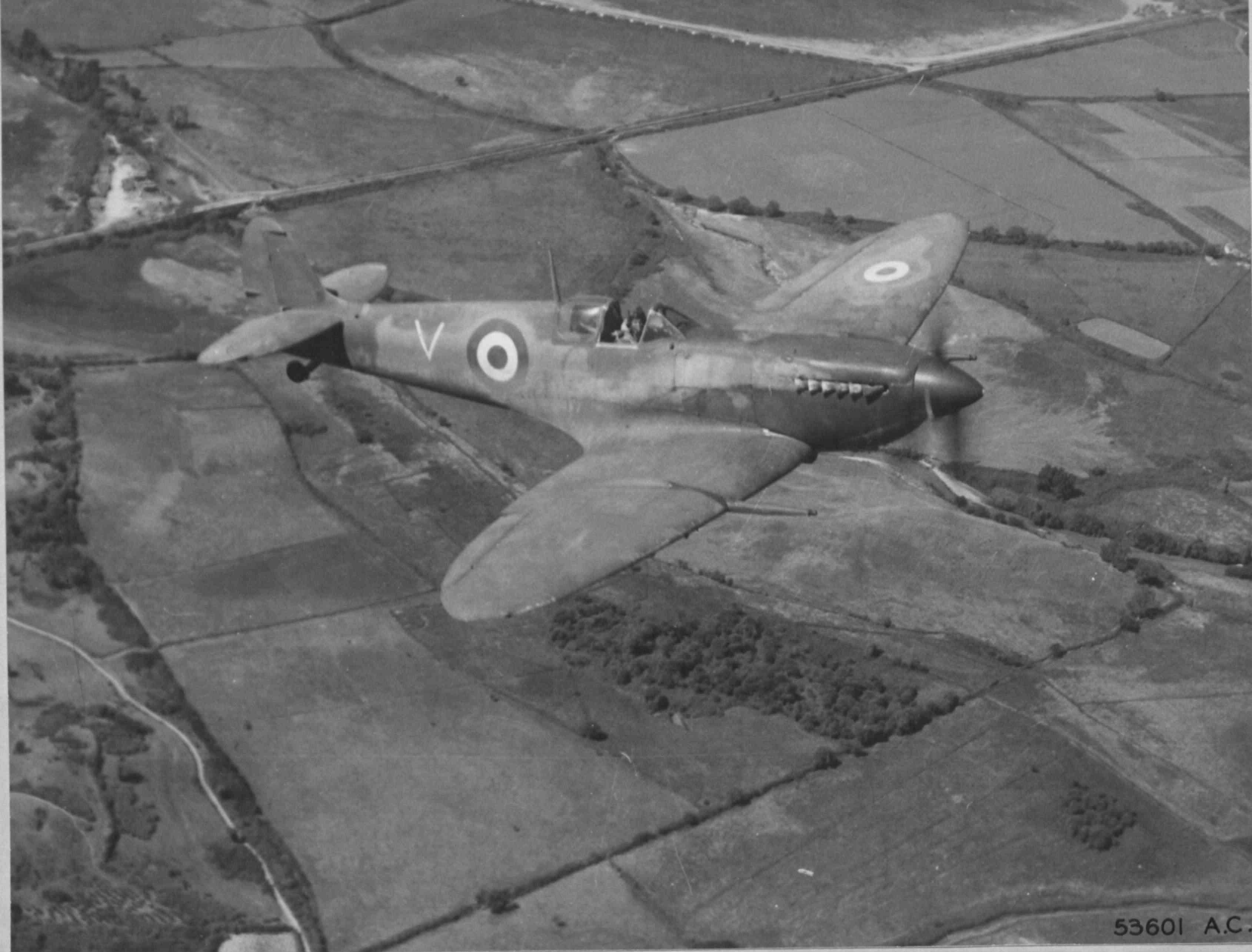 Spitfire Français Mk IX GC II/7 "Nice" - Corse 1943 - [ICM]  - Page 2 Superm11