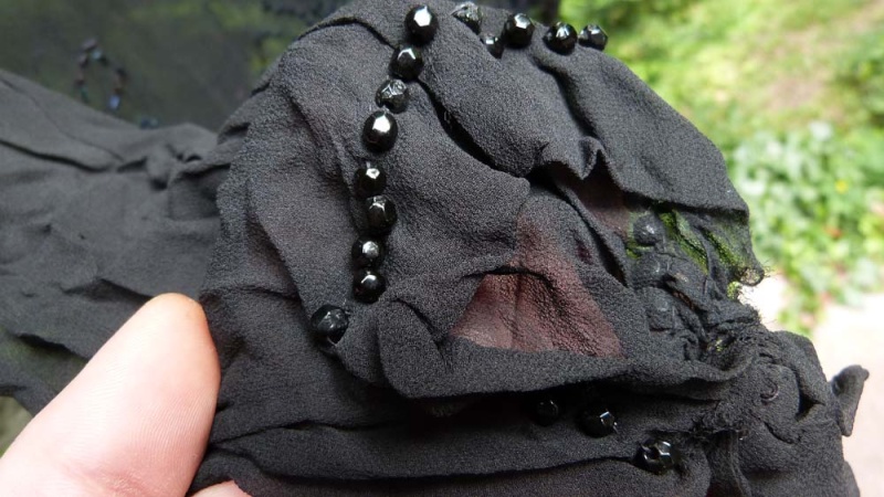 Robe perlée noire en mousseline , crépe , 1925 P1100230