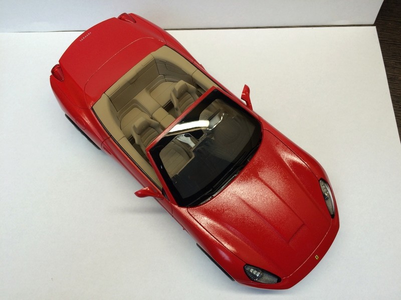 Revell - 1/24 - Ferrari California - Page 3 01610