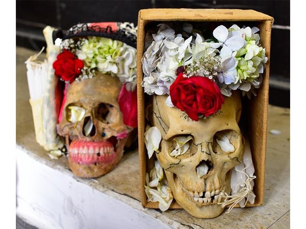 Les crânes honorés de la "Fiesta de las Natitas" en Bolivie False-10