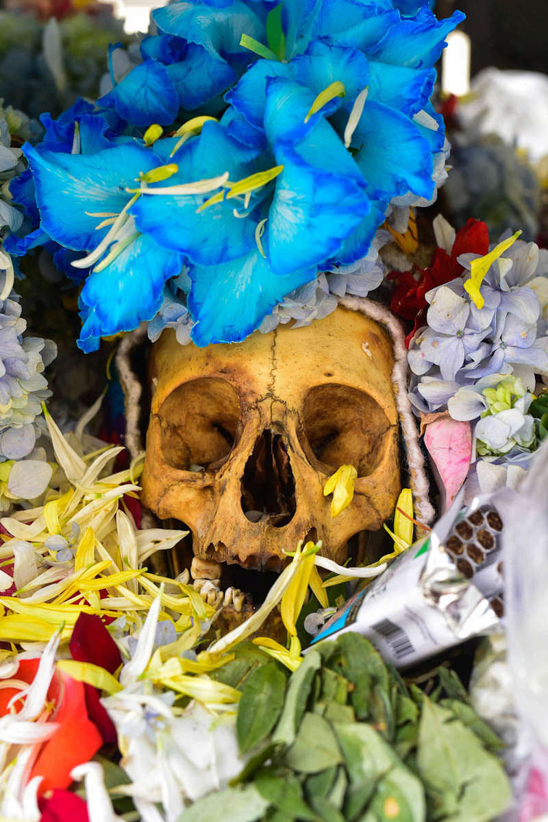 Les crânes honorés de la "Fiesta de las Natitas" en Bolivie H10