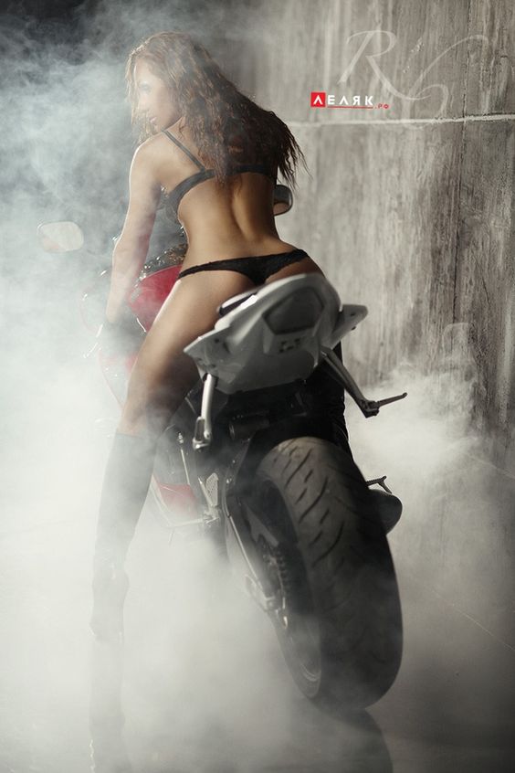 Babes & Bikes - Page 13 Aa255110