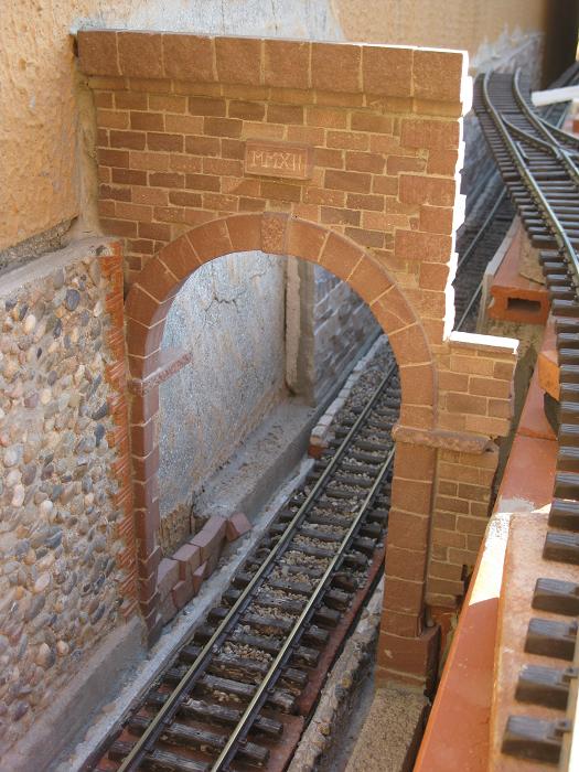 Construcció d'una boca de tunel de pedra (vermella)-(FFCC de la Terrassa) - Página 2 Img_1417