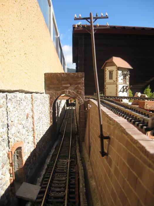 Construcció d'una boca de tunel de pedra (vermella)-(FFCC de la Terrassa) - Página 5 Zz_2010