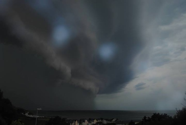 impressionnant orage en Seine Maritime 99396010