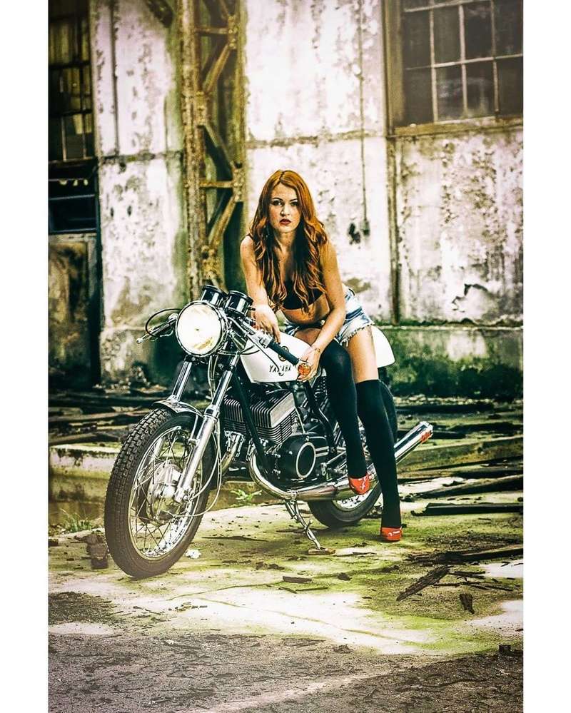 Babes & Bikes - Page 7 15896111