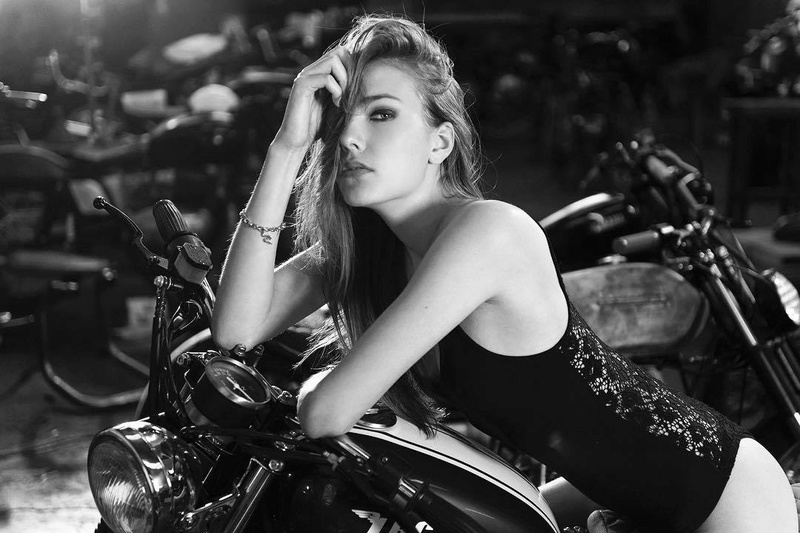 Babes & Bikes - Page 5 15972310