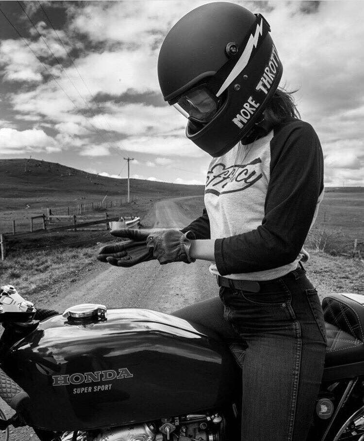 Babes & Bikes - Page 11 16427610