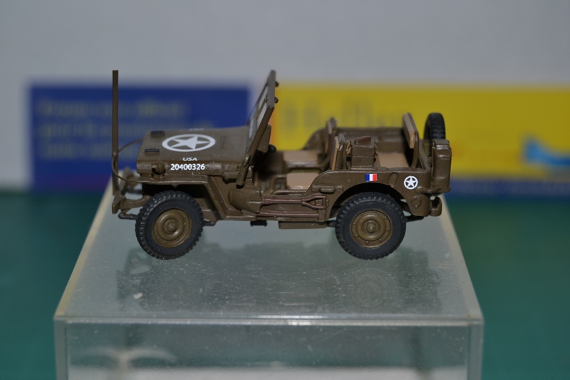 La 2ème DB, JEEP & infanterie Réf 60997, camion GMC CCKW353 Réf 79996, char moyen M4A2 SHERMAN Réf 79994 - Page 2 Dsc_0035