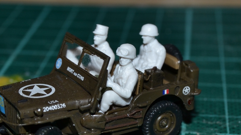 La 2ème DB, JEEP & infanterie Réf 60997, camion GMC CCKW353 Réf 79996, char moyen M4A2 SHERMAN Réf 79994 - Page 2 Dsc_0194