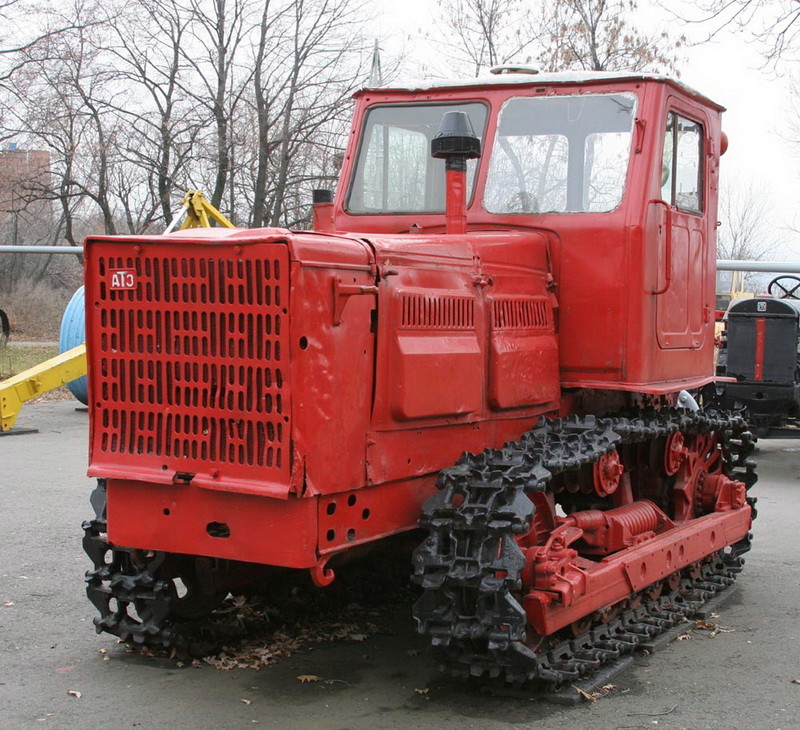 Collection Hachette en Russie: tracteurs au 1/43 Eiae_-11
