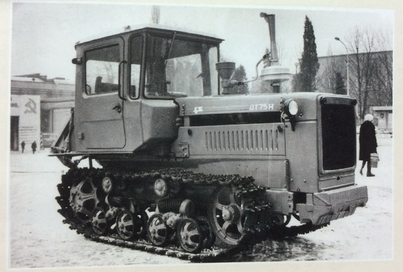 Collection Hachette en Russie: tracteurs au 1/43 Img_4112