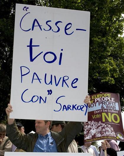 "Casse toi pov'con" est une marque déposée ! File_311