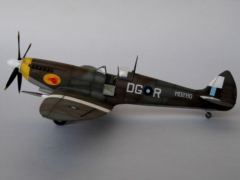 spitfire - Spitfire Mk VIII Eduard au 1/48 - Page 2 Mon5210