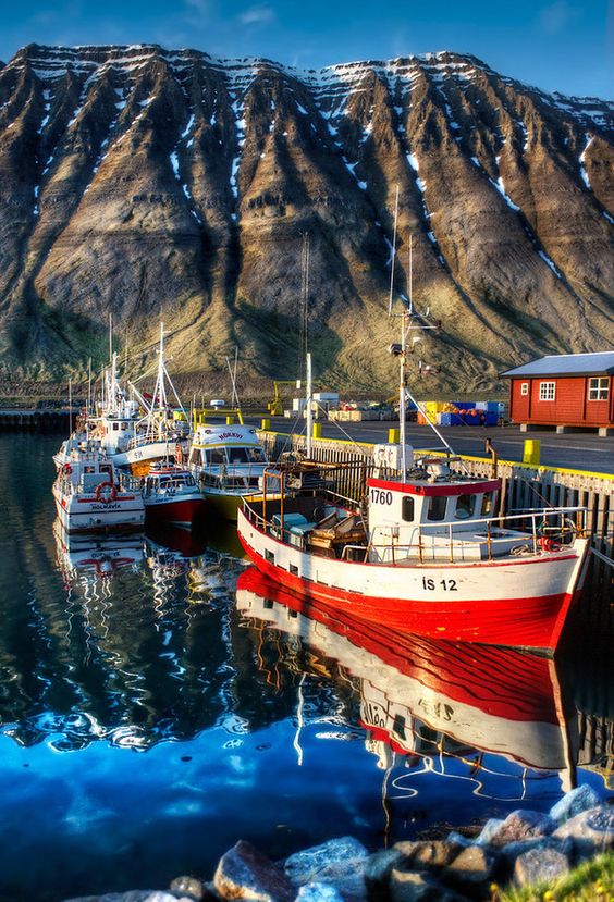 Dans le port d'Akureyri, y'a des marins qui rient 8f850c10