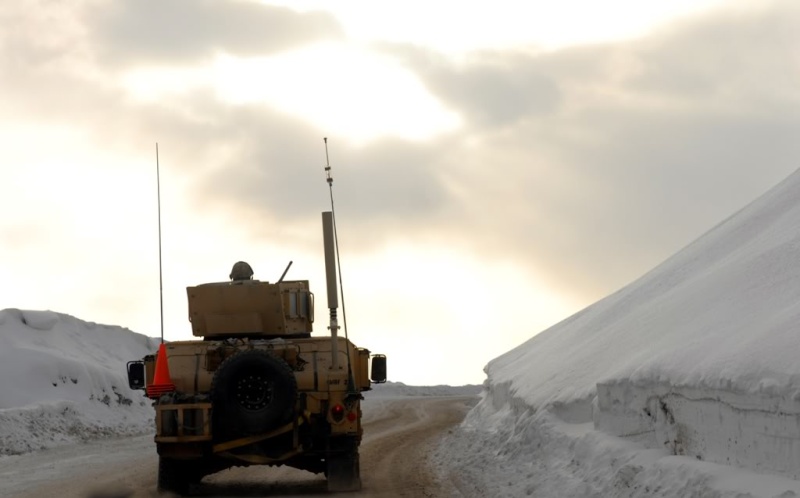 [doc]  humvee en action 14803810