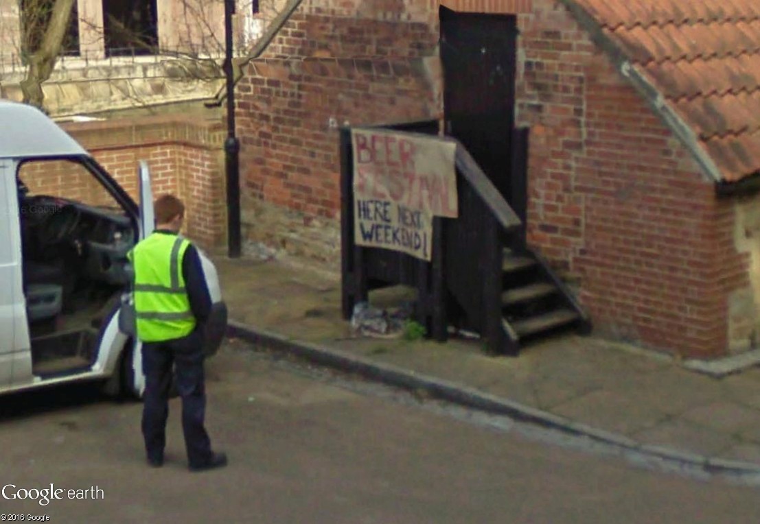 STREET VIEW : un homme désappointé... Dysapo10