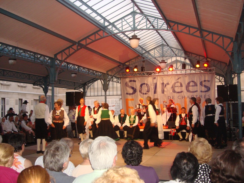 Folklores Percheron et Norvégien avec la Ronde de Chartres  Dsc02583