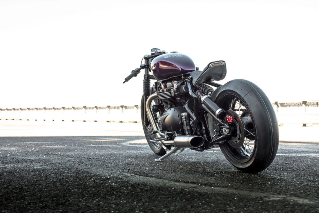 Triumph 1200 BobbeR Triump11