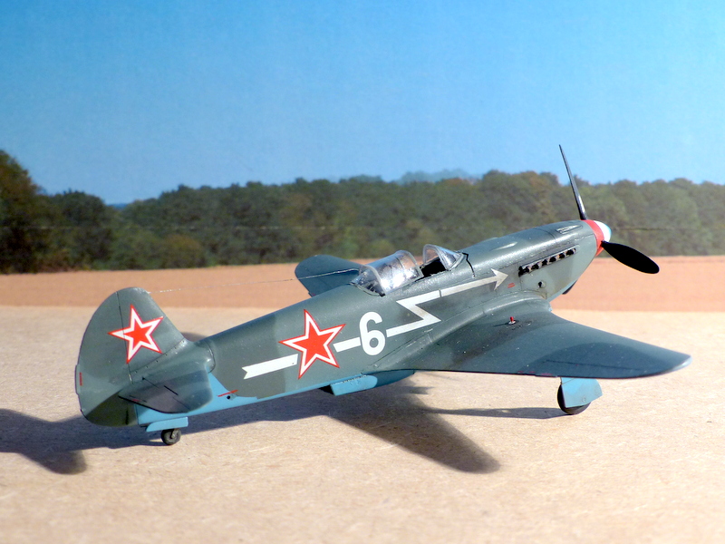 [Zvevda] Yak-3 - 6 Blanc, Capitaine Marcel Albert Normandie Niemen 1944 P1000911