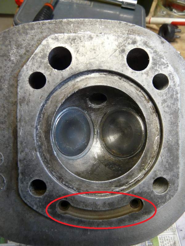 Lubrification anormale sur moteur R67/2 P1210310
