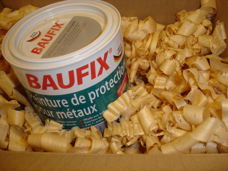 recherche pot peinture Lidl Baufix métaux .. Dsc01336