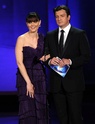 Emily Deschanel en los Emmys Awards 2010 10371211