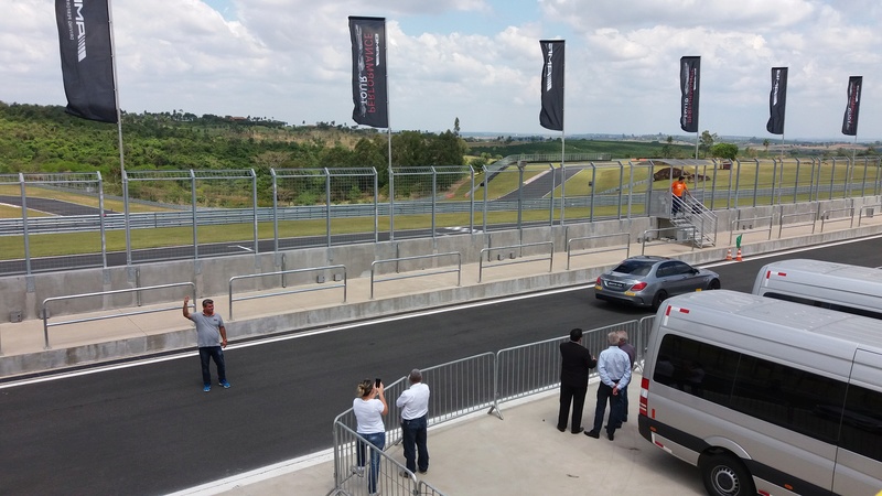 (Mercedes-AMG): AMG Performance Tour no Autódromo Velo Città 3a10