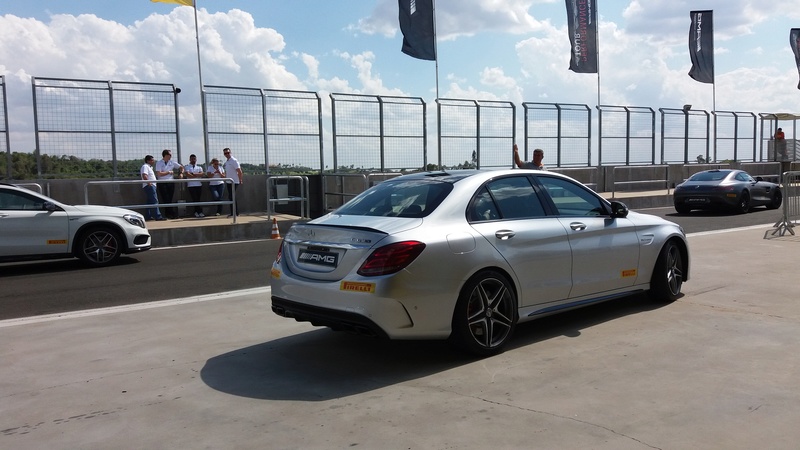 (Mercedes-AMG): AMG Performance Tour no Autódromo Velo Città 6b10