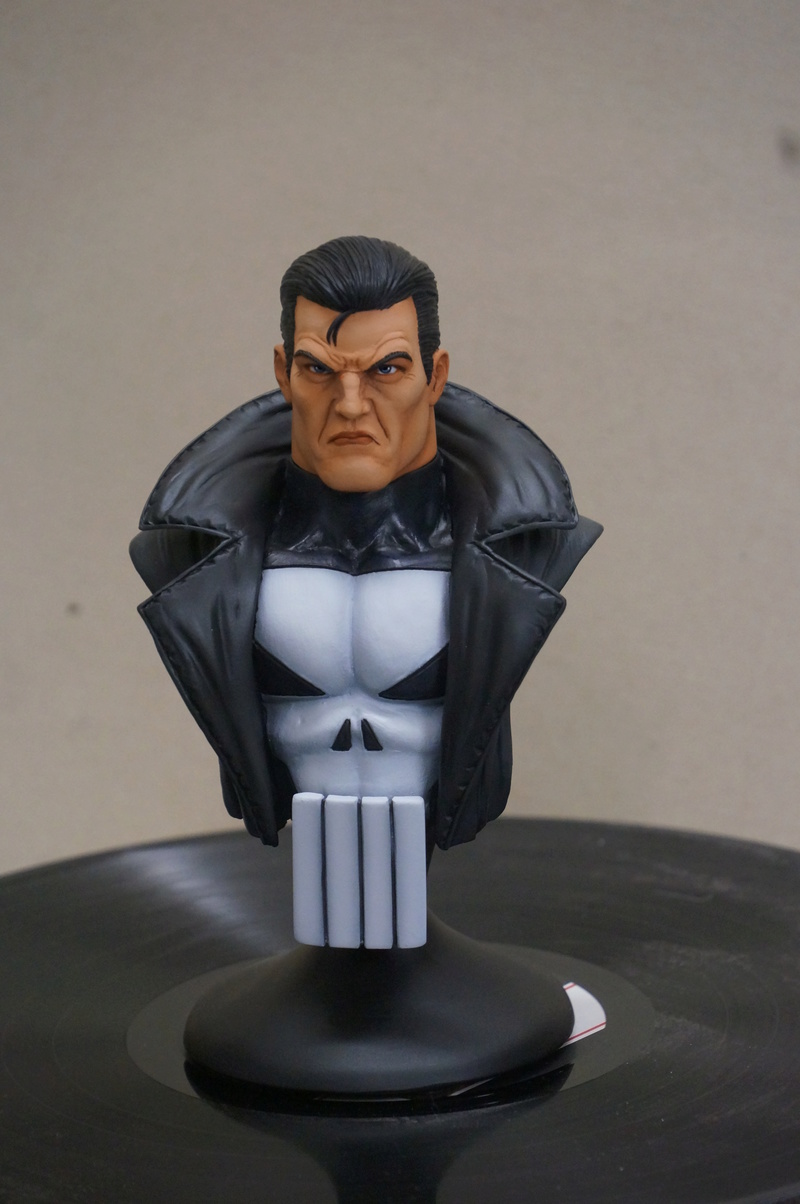 Punisher by Steve Dillon 1/5 scale by Furet et sculpt by Troy Dsc08321