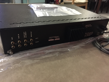 CONRAD JOHNSON DF-1 CD PLAYER WITH LINE STAGE PREAMP (Used) Sold Img_0514