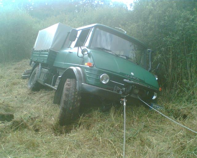 Unimog en mauvaise posture Sony_010