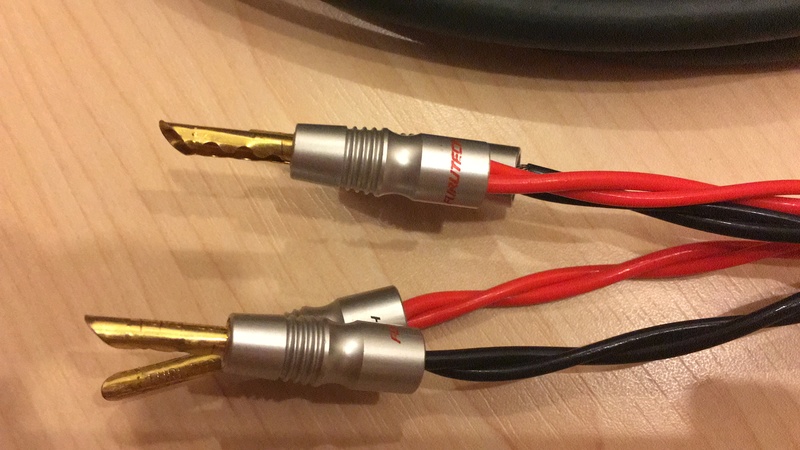  Dh Labs Silversonic Q-10 speaker cable 2.5M with Furutech Plug Img_0311