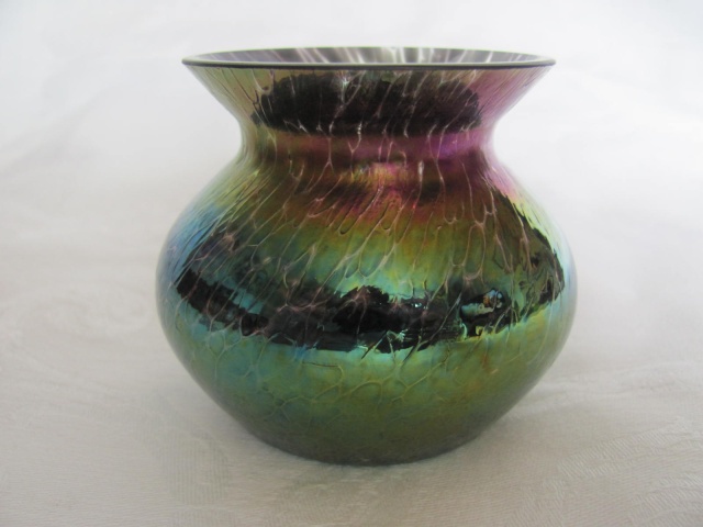 Small Irridescent Vase 02410