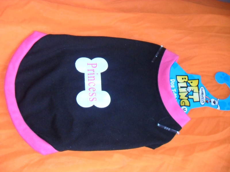 Item 99 - Princess t-shirt - Size Medium Auctio11