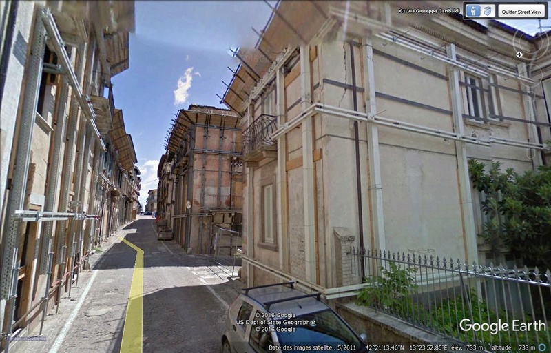 STREET VIEW : Promenade à L'Aquila... (Italie) L_aqui15