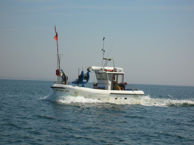 [VIE DES PORTS] Quelques bateaux de pêche (sur nos côtes Françaises) - Page 2 Momo_111