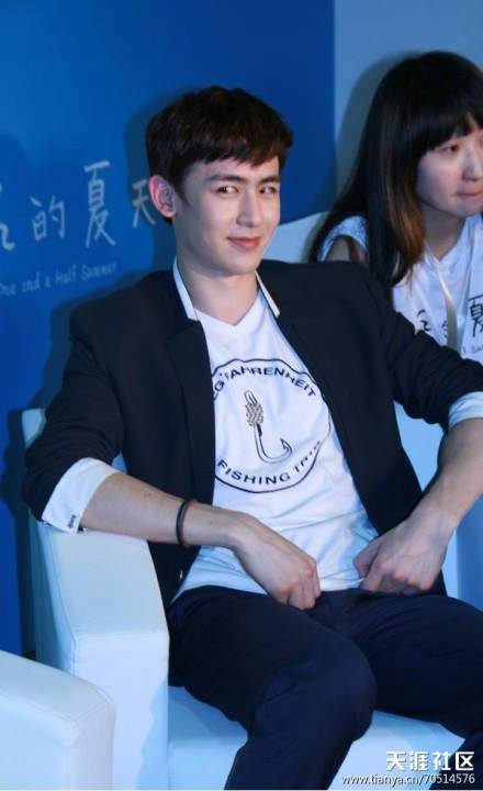 [27.07.13] [PICS] 'Yi You Er Fen Zhi Yi De Xia Tian' - Conférence de presse (24/07/2013) 1710