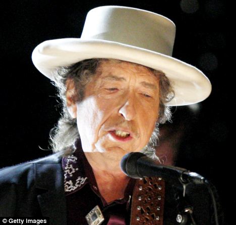 Like a complete unknown: Bob Dylan frogmarched to collect ID after rookie policewoman fails to recognise scruffy music legend Dylan10