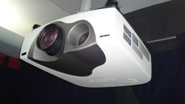 SONY VPL-VW12 projector 17072010