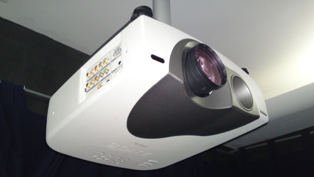 SONY VPL-VW12 projector 17072011