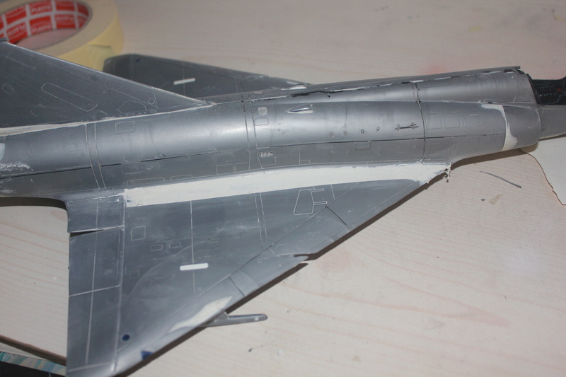 1/32  Mirage III E  Revell    FINI - Page 4 Img_2014