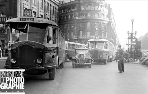 [RETRO]  Photos d'anciennes dans leur environnement - Page 9 Aab10