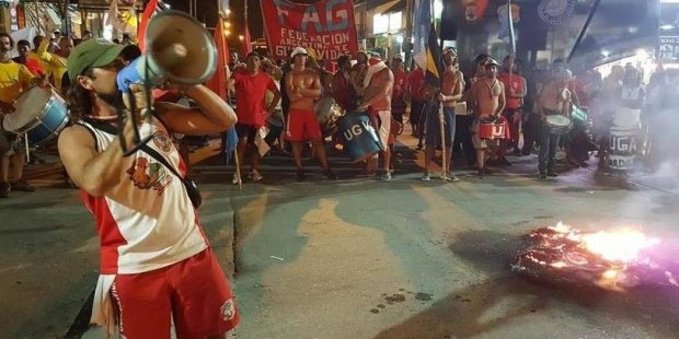 Protesta de Guardavidas en Villa Gesell: piden por cesanteados y exigen la renuncia del Director de Playa 00116