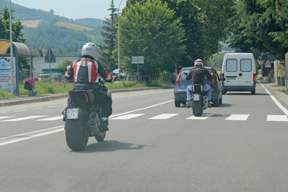 Photos volées : un futur Ducati Monster « XXL » ? 3roads12