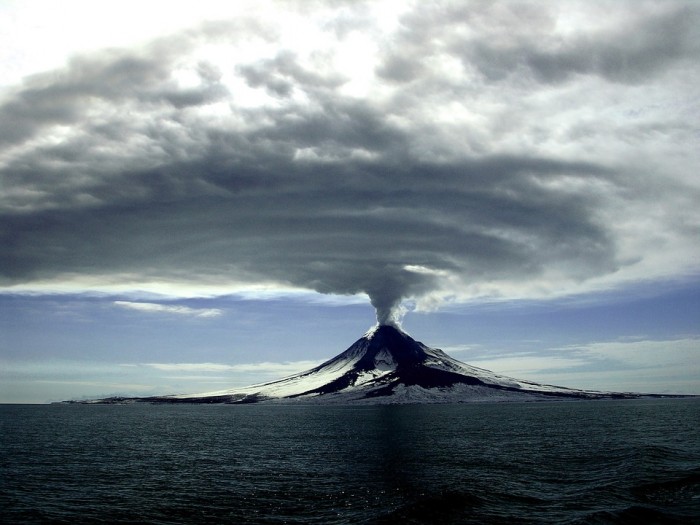 THE MOST IMPORTANT NEWS - RED ALERT AT BOGOSLOF VOLCANO, 6 EXPLOSIONS AT COLIMA VOLCANO AND ENHANCED VOLCANIC ACTIVITY AROUND THE WORLD Volcan10