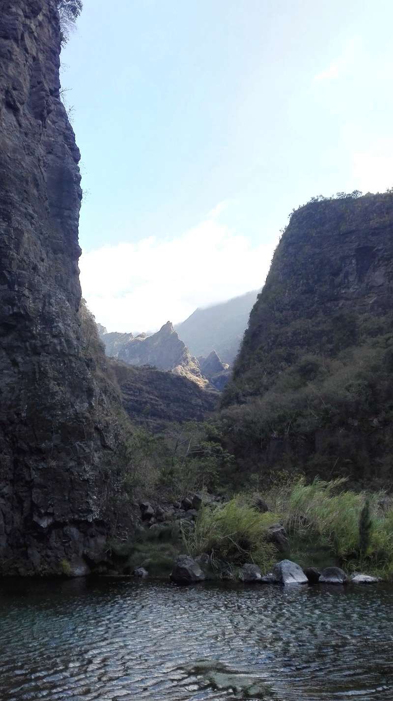 Neuf jours de bivouac à la Réunion Img_2012