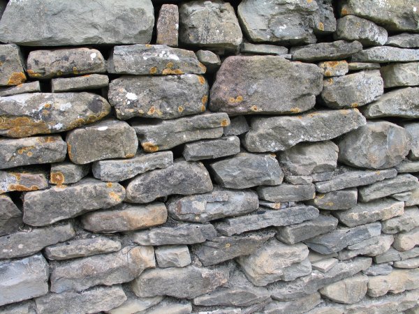 Mur de bâtiment en pierre sèche Mur-pi10